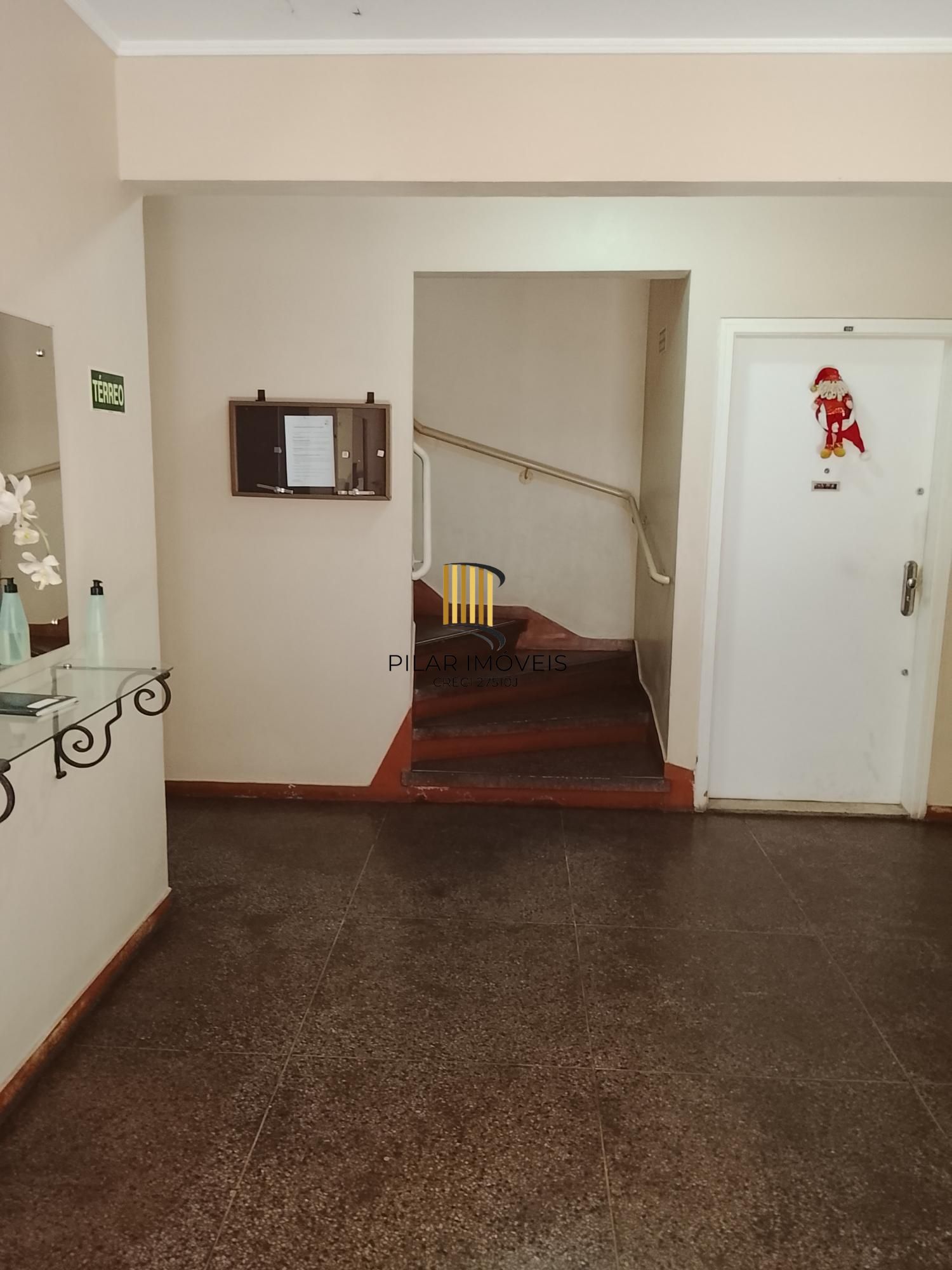 Ótimo apartamento 1D, desocupado na Medianeira, preço atrativo.
