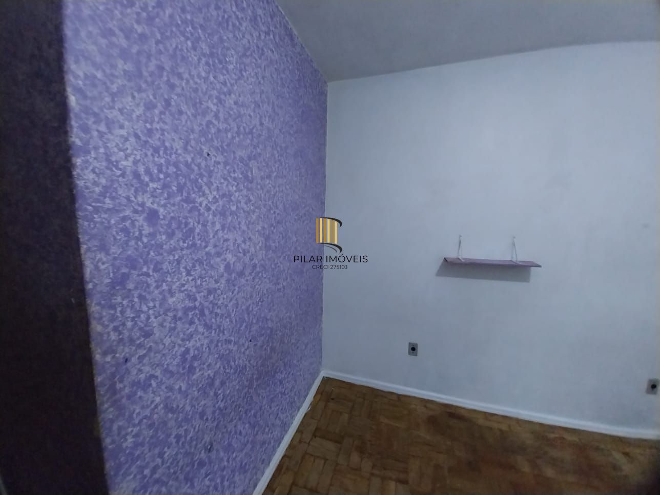 Apartamento térreo, 2 dormitórios. 2 banheiros, demais peças, Menino Deus
