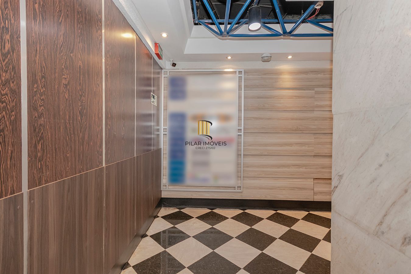 Conjunto Comercial, meio andar inteiro com várias salas e salão!
