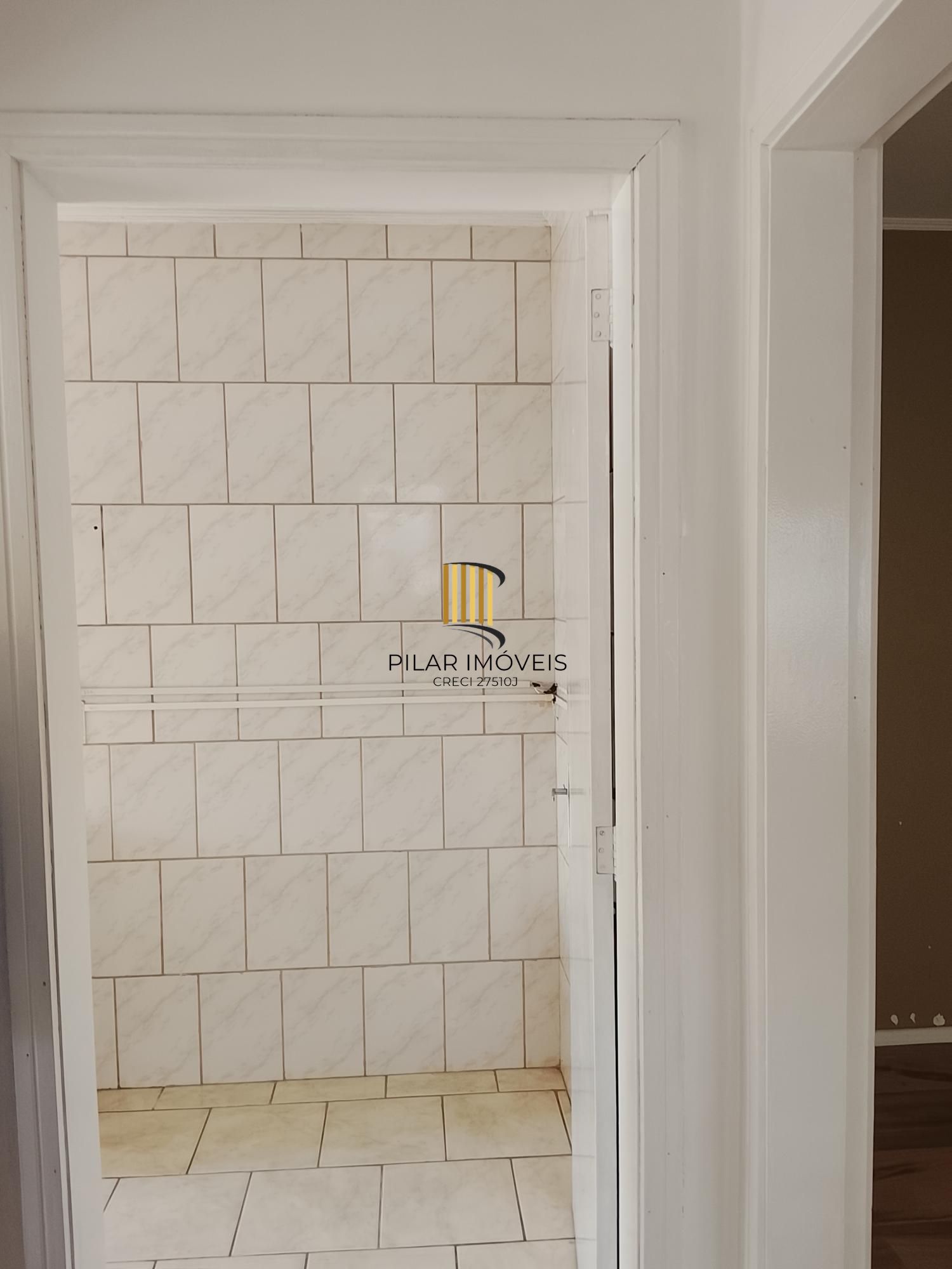 Ótimo apartamento 1D, desocupado na Medianeira, preço atrativo.