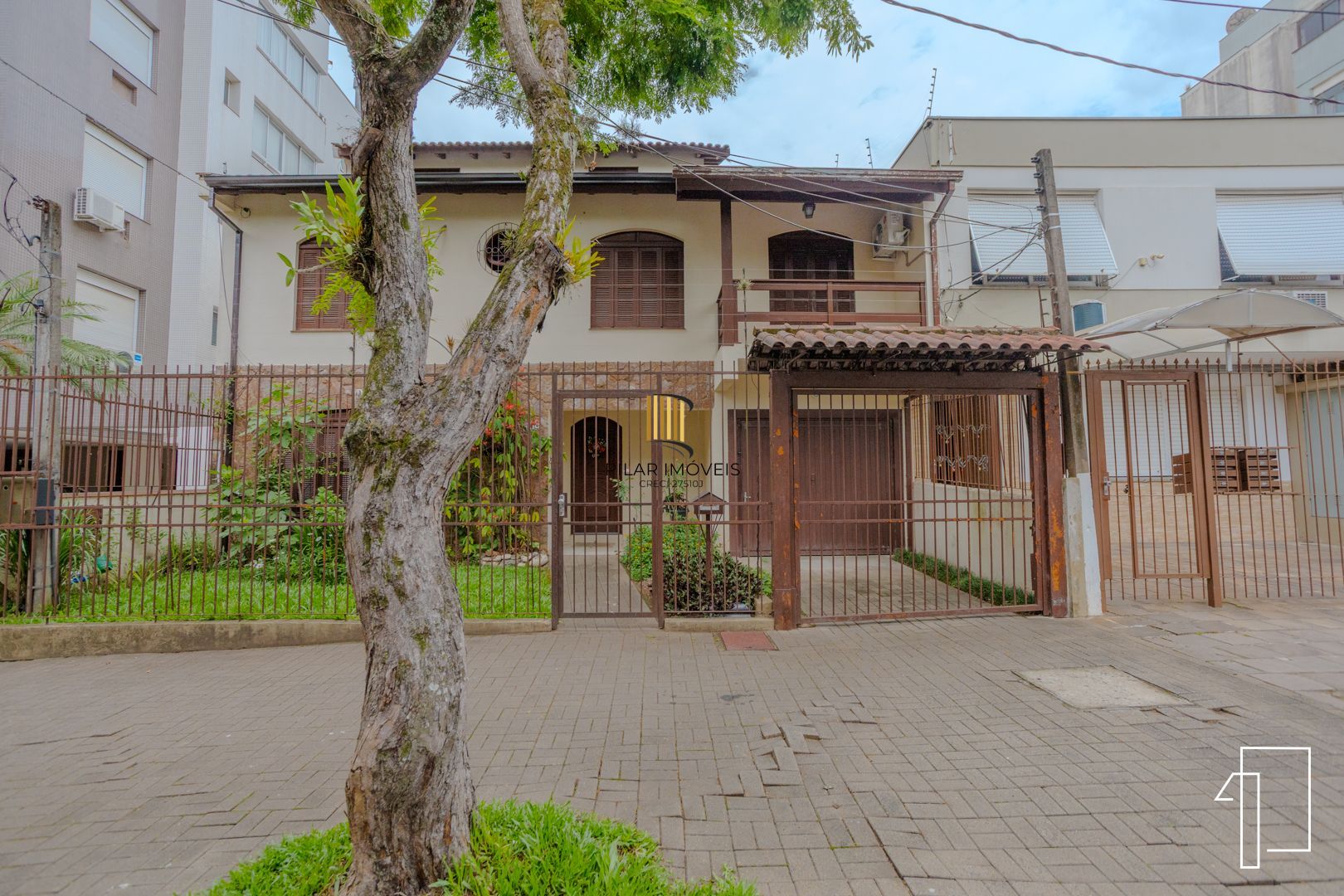 Oportunidade sobrado 2/3 pisos com 21D e 19 suítes - Jdm Botânico - P. Alegre. - Pilar Imóveis