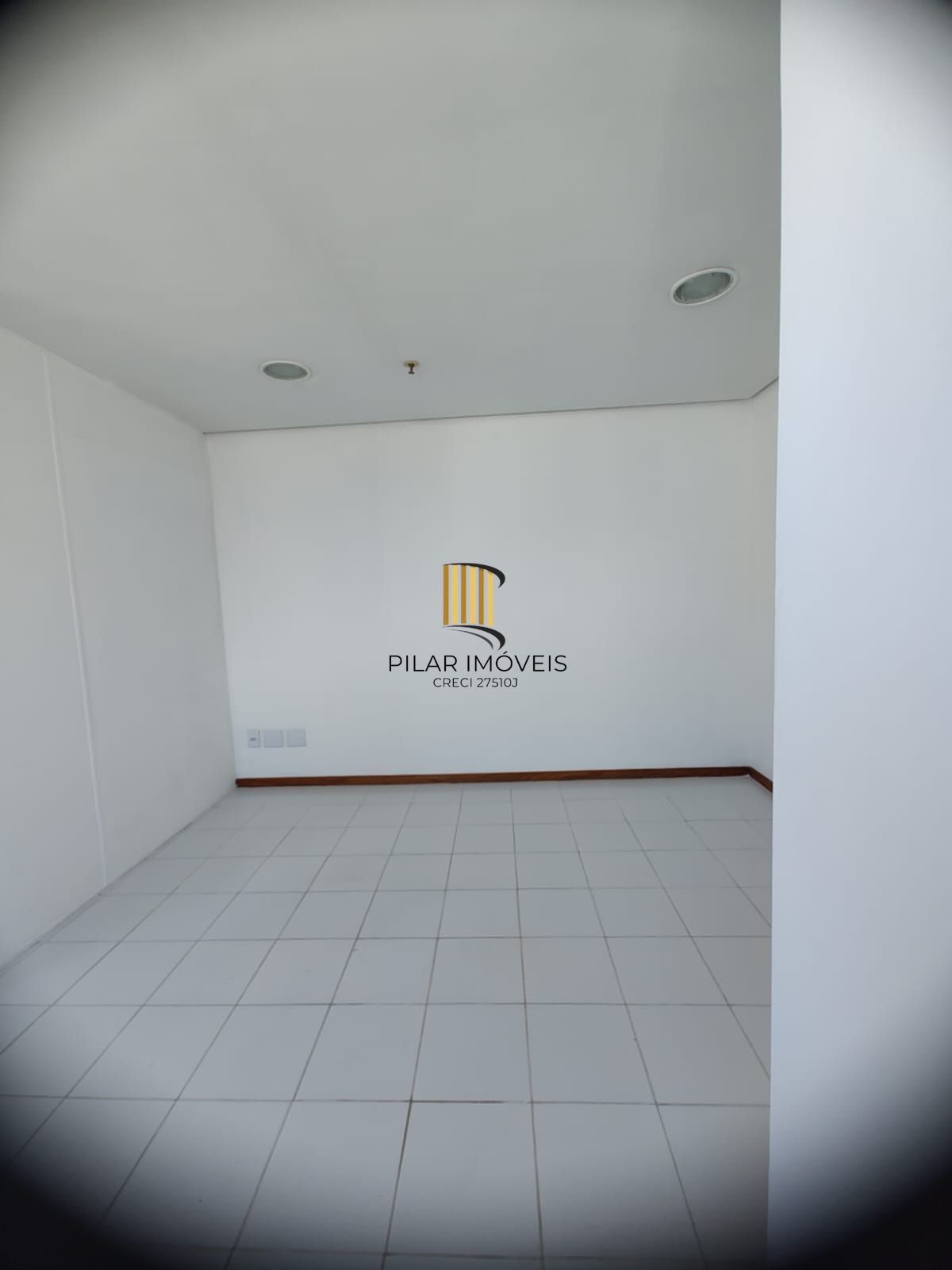 Salão comercial no bairro Menino Deus