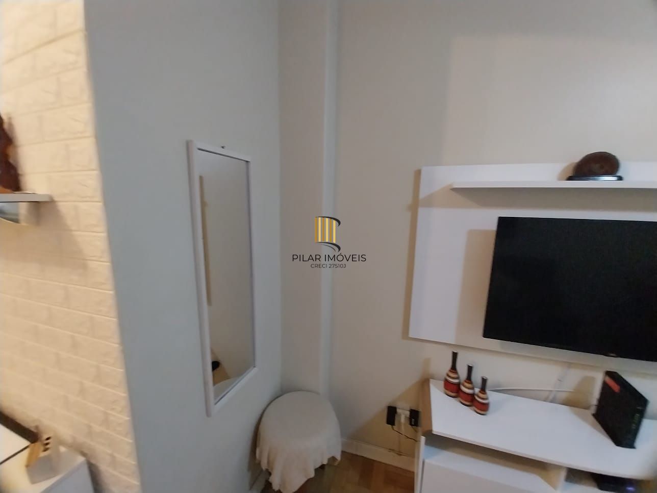 Oportunidade Excelente Apartamento 1D Mobiliado 2 piso com elevador Cidade Baixa.
