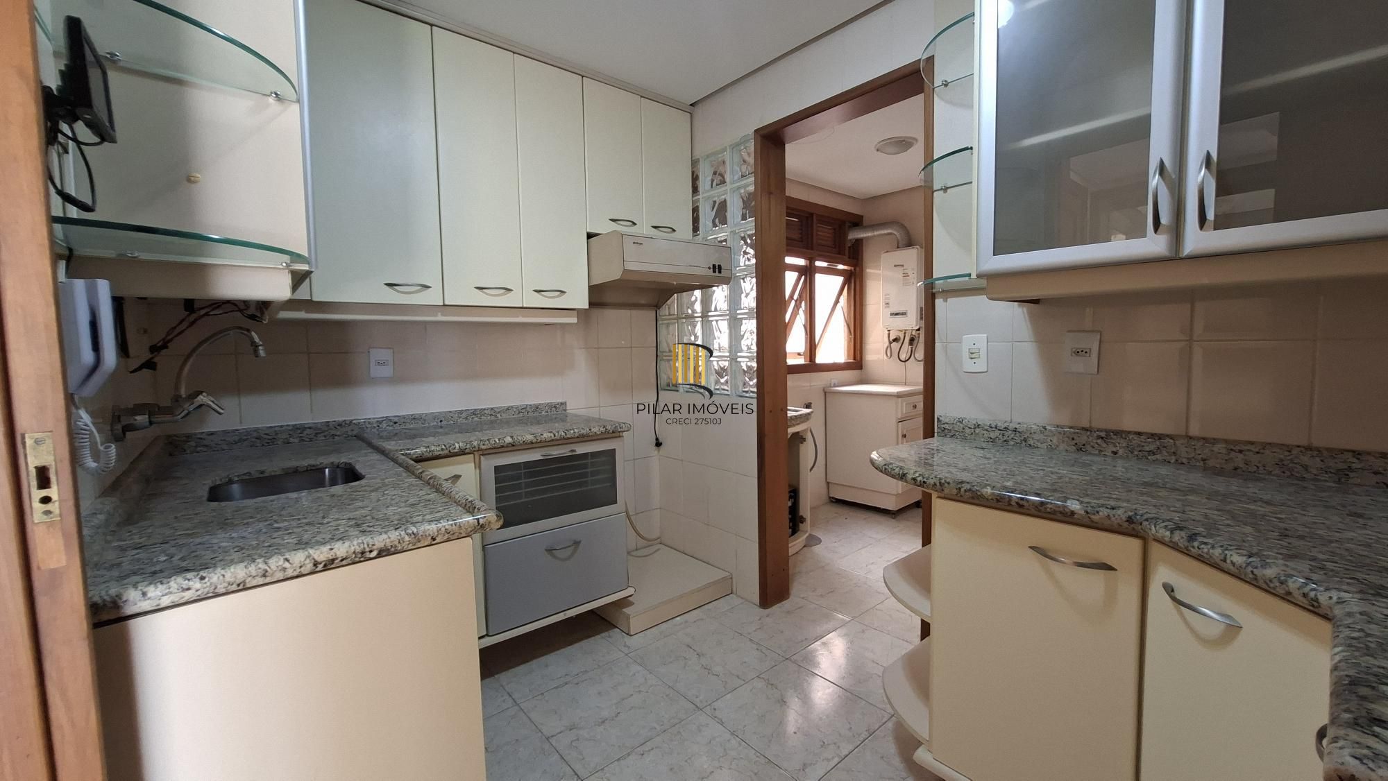 Apartamento com sacada e suite