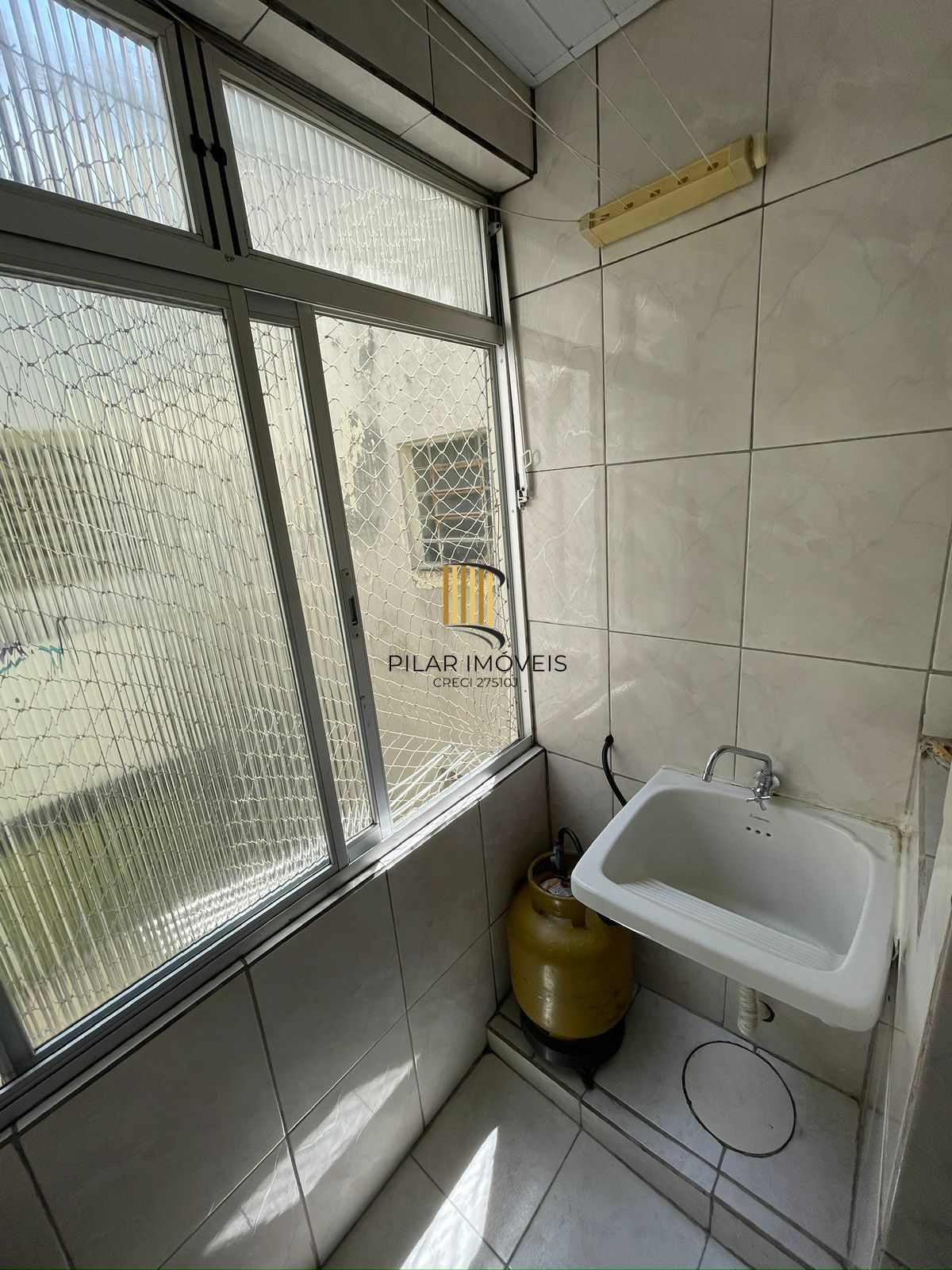 JKZÃO SALA QUARTO CONJUGADOS, COZINHA COM ÁREA DE SERVIÇO E BANHEIRO, C. BAIXA Porto Alegre