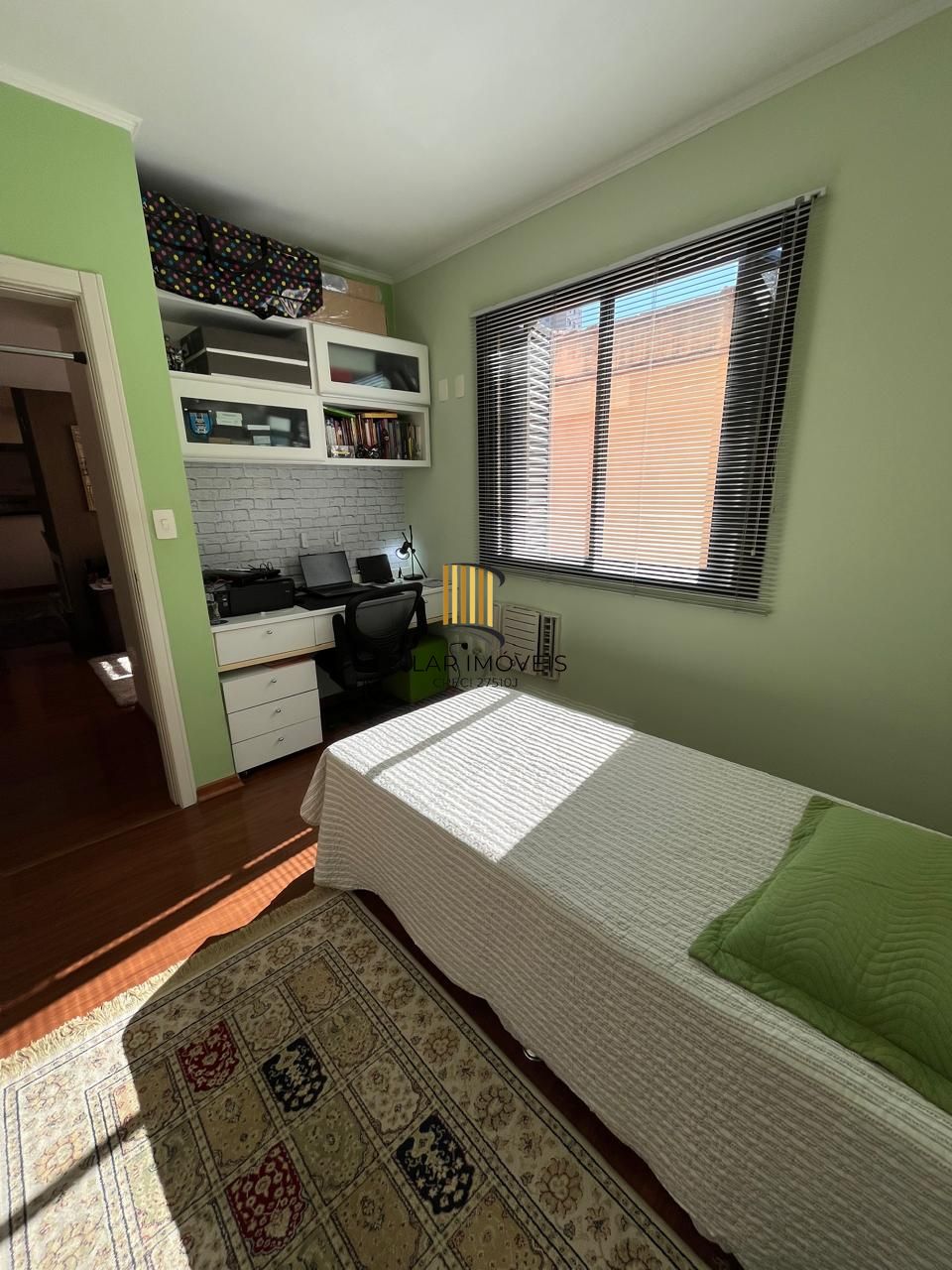 Excelente apartamento, BOX duplo, Cidade Baixa, 3D, 1 suite, semimobiliado, sala de jantar e 2 salas de estar, lareira e churrasqueira. 2 banheiros.