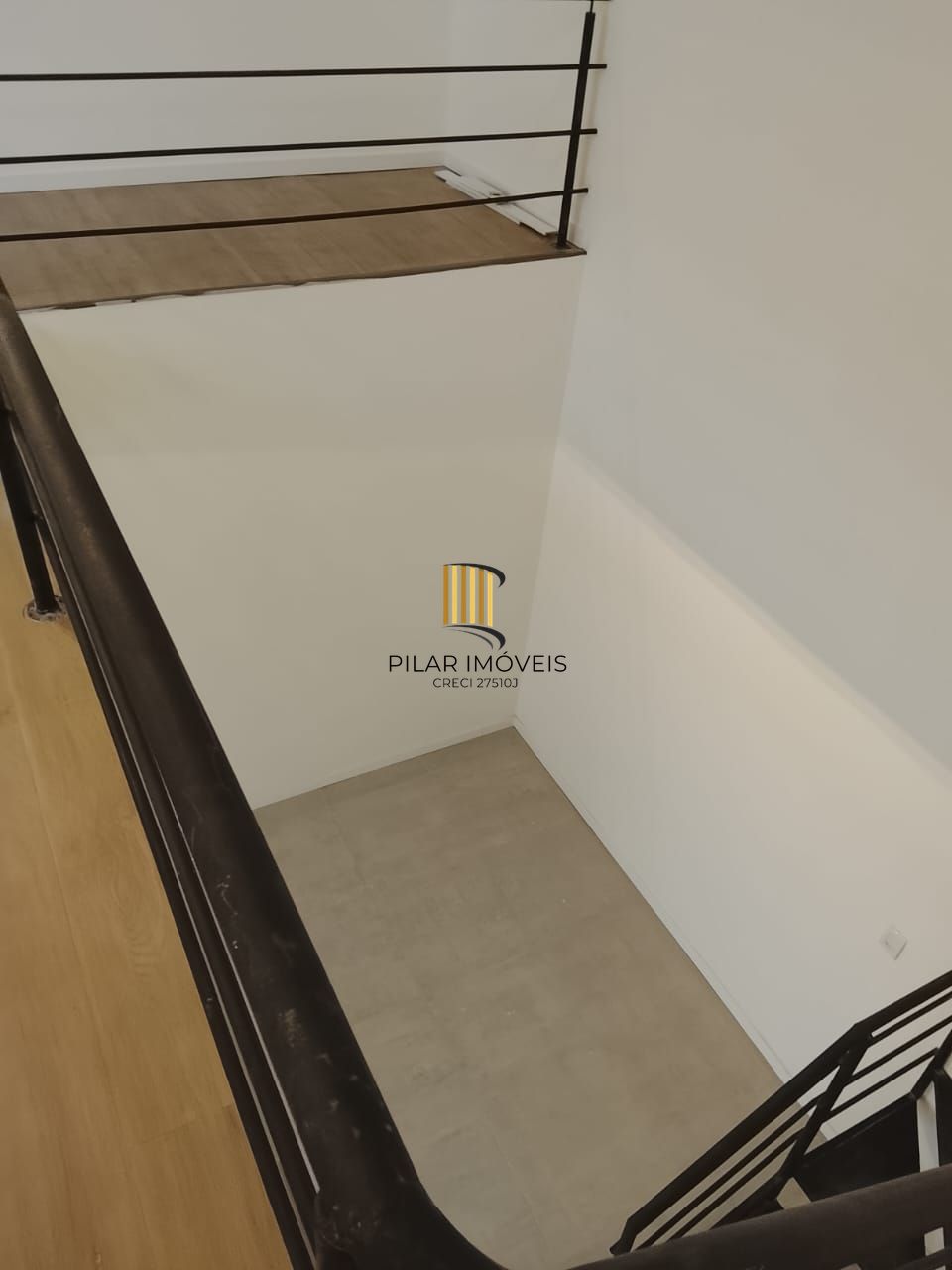 DUPLEX 1D NA CIDADE BAIXA MEZANINO COM CLOSET