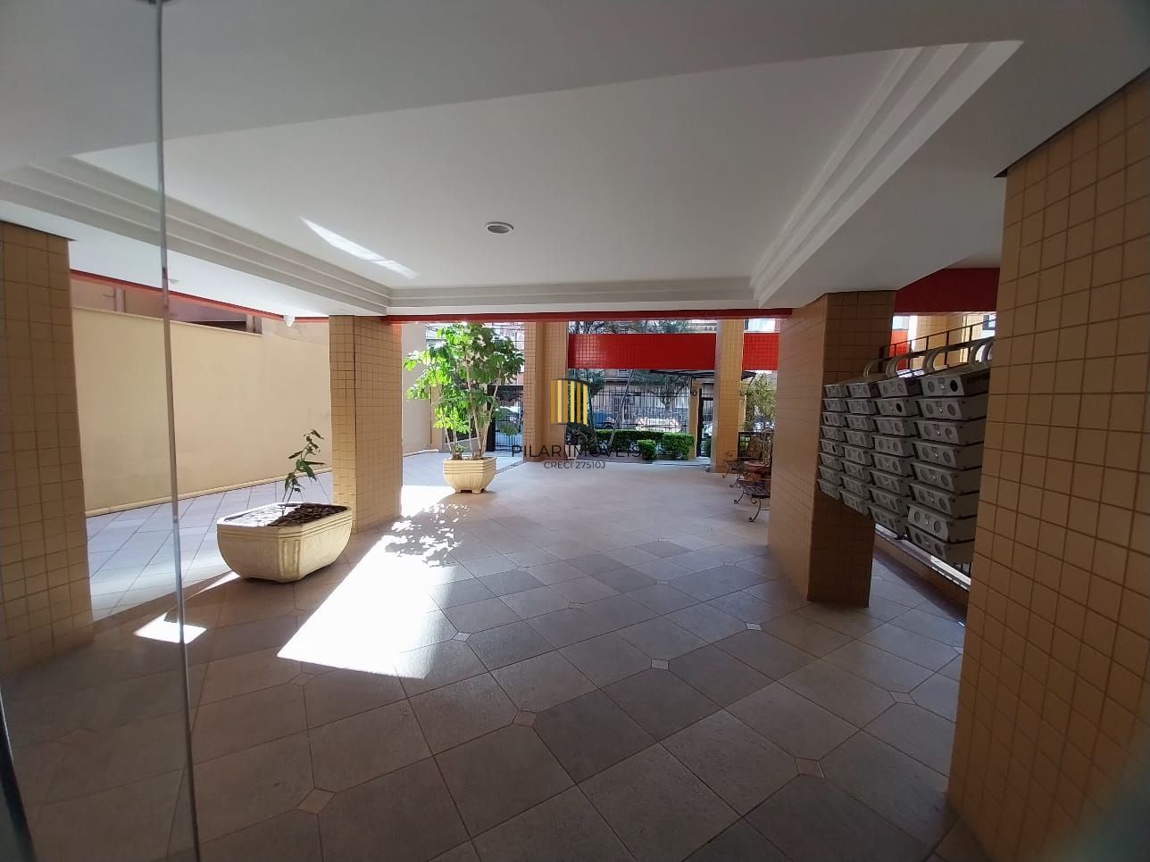 Excelente apartamento, BOX duplo, Cidade Baixa, 3D, 1 suite, semimobiliado, sala de jantar e 2 salas de estar, lareira e churrasqueira. 2 banheiros.