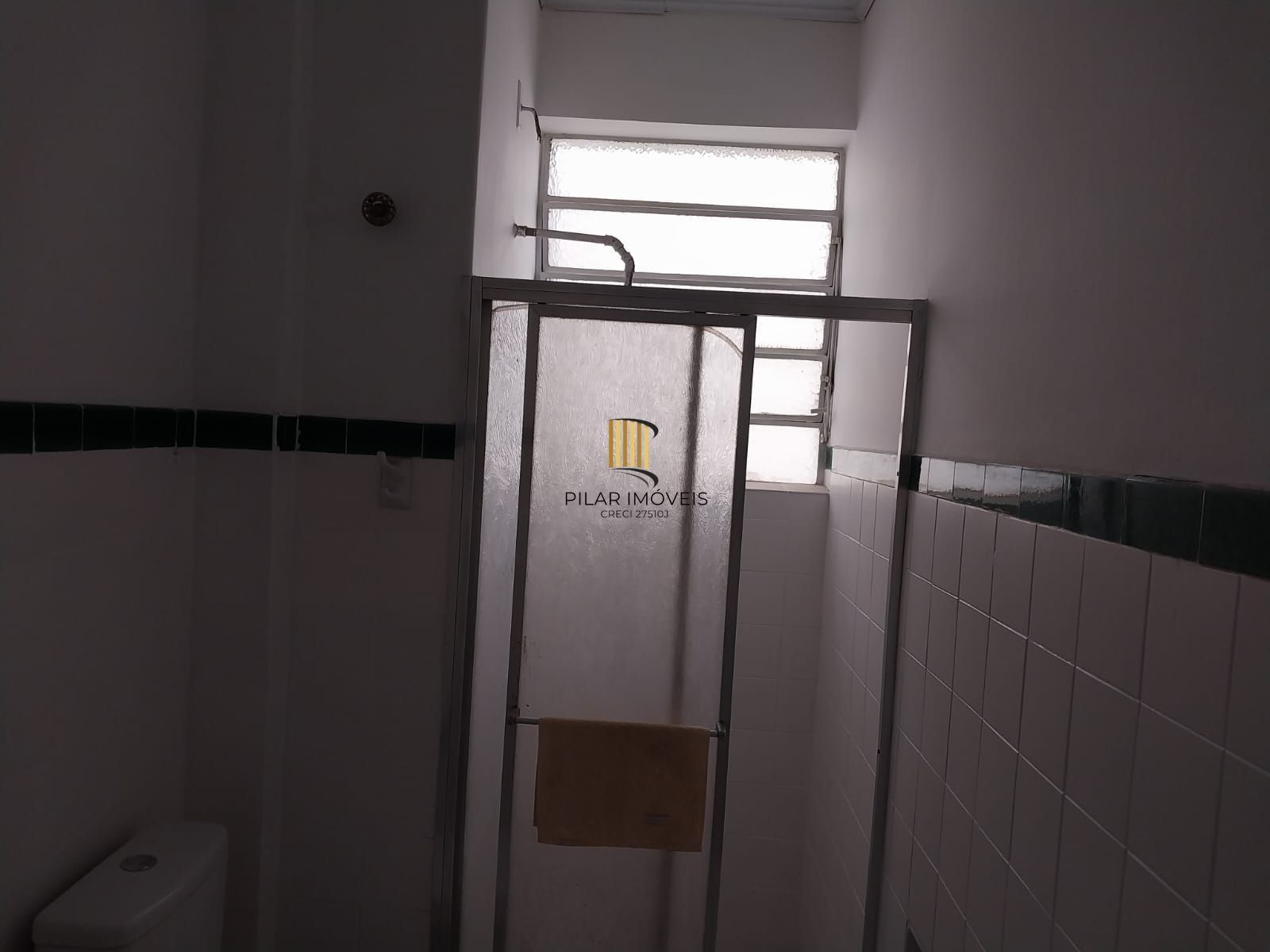 Oportunidade, partamento 1 dorm. demais peças, Trav. do Carmo.