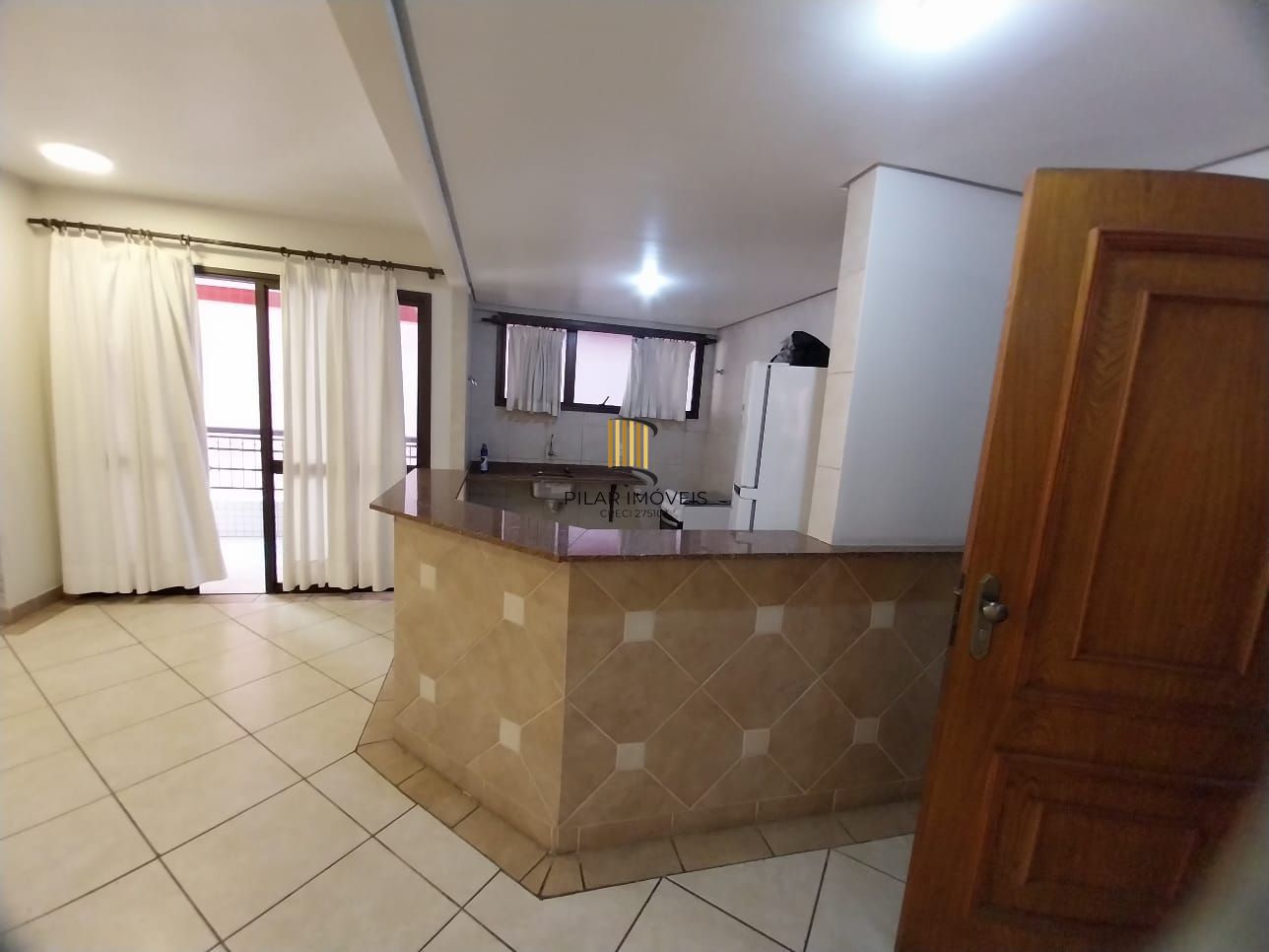 Excelente apartamento, BOX duplo, Cidade Baixa, 3D, 1 suite, semimobiliado, sala de jantar e 2 salas de estar, lareira e churrasqueira. 2 banheiros.