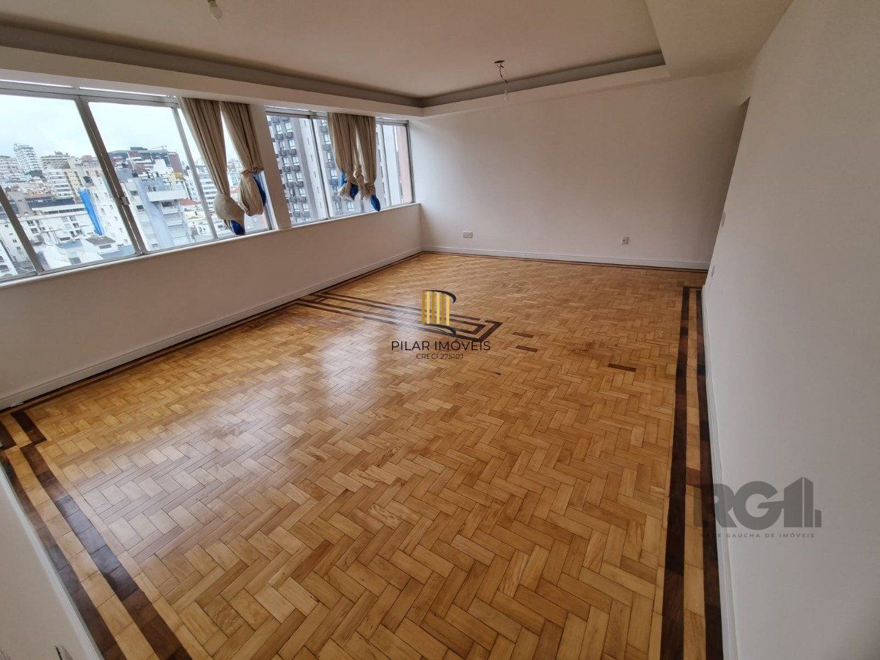 Apartamento 3 dormitórios ao lado da Tok Stok da Rua 24 de Outubro,com box