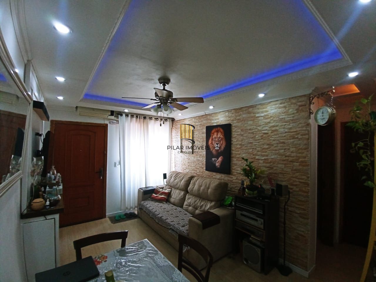 Apartamento com 2 Quartos,com box,no Bairro Humaitá