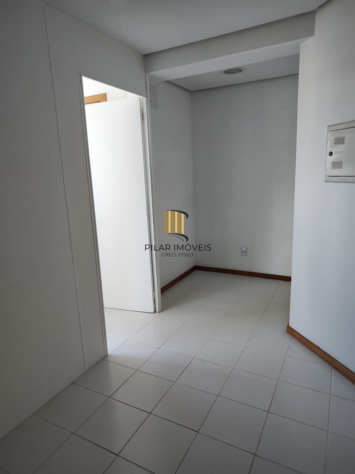 Salão comercial no bairro Menino Deus