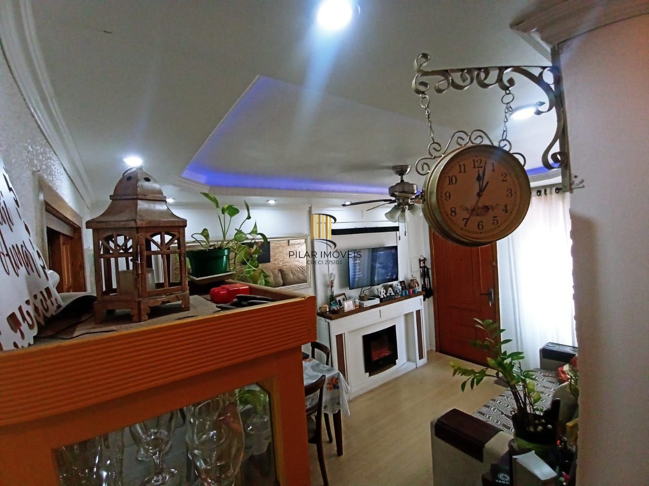 Apartamento com 2 Quartos,com box,no Bairro Humaitá