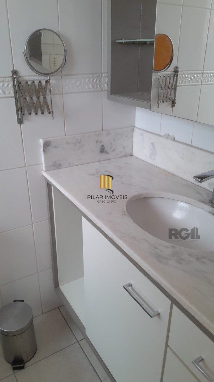 Apartamento semi- mobiliado 02 dormitórios, 01 suíte,andar alto,na Cidade Baixa