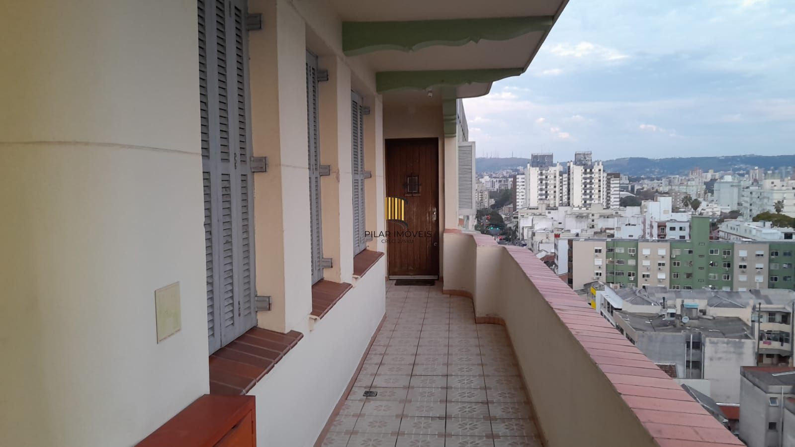 Excelente e amplo apartamento 2D desocupado na Cidade Baixa, Porto Alegre, Preço Atrativo.