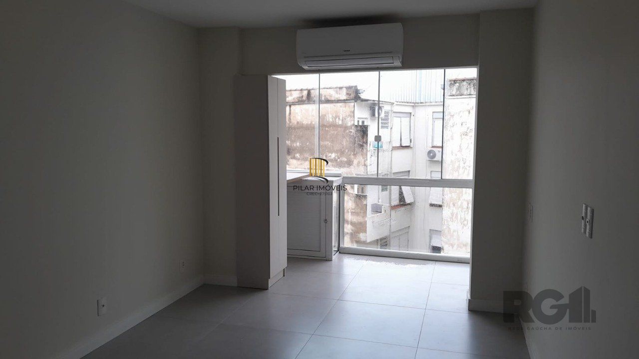 Ótimo Jk,totalmente reformado,desocupado,prédio com elevador,na Cidade Baixa