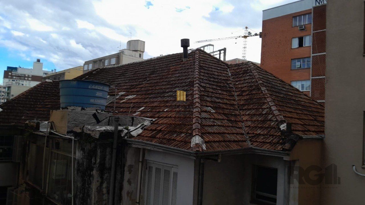Compre 1 quarto,desocupado,próximo a Rua Lima e Silva e Supermercado Zaffari