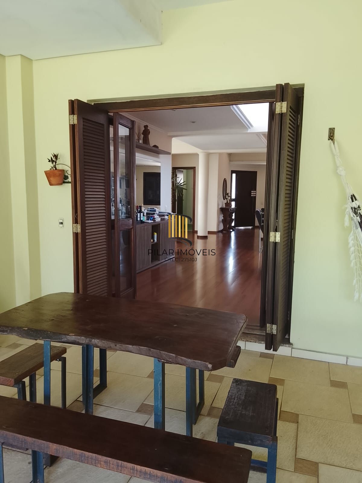 CASA / SOBRADO 5D e 10 vagas 3 Banheiros - Pátio enorme c/ Jacuzi e Pergolado - Living 3 ambientes - Sta Teresa