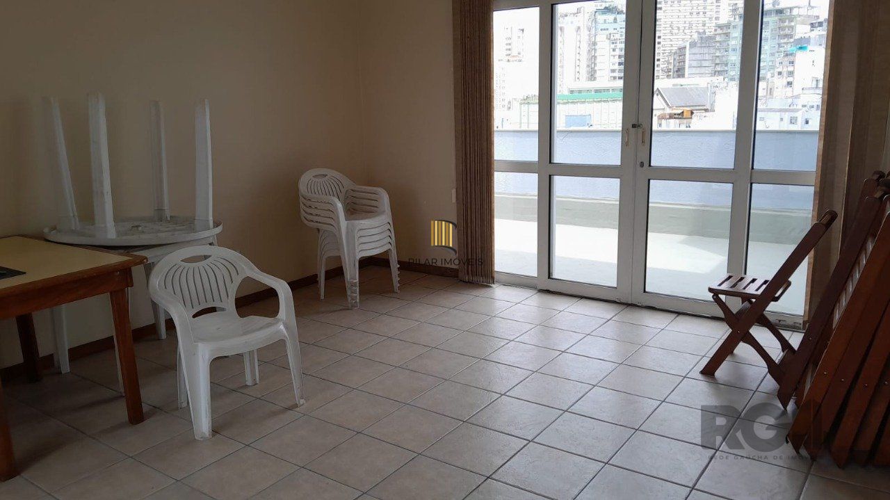 Apartamento semi- mobiliado 02 dormitórios, 01 suíte,andar alto,na Cidade Baixa