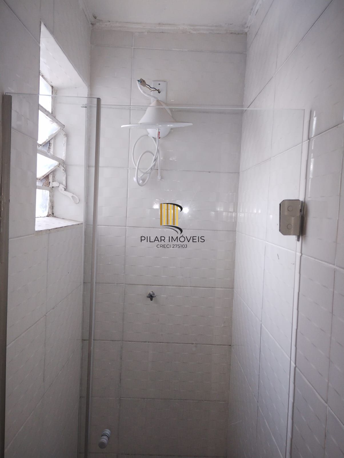 Compre 1 quarto, próximo Protásio Alves,com box rotativo