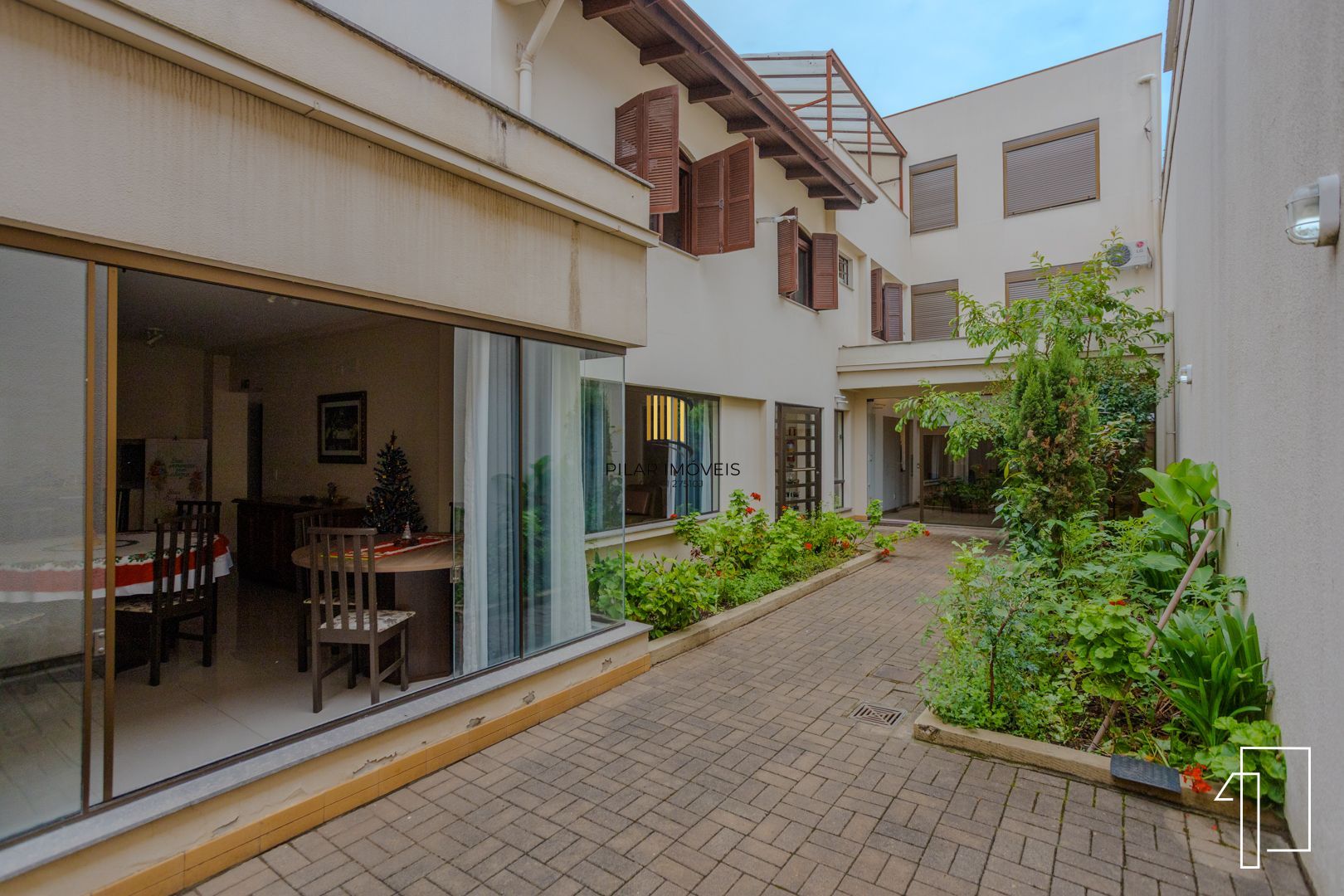 Oportunidade sobrado 2/3 pisos com 21D e 19 suítes - Jdm Botânico - P. Alegre.