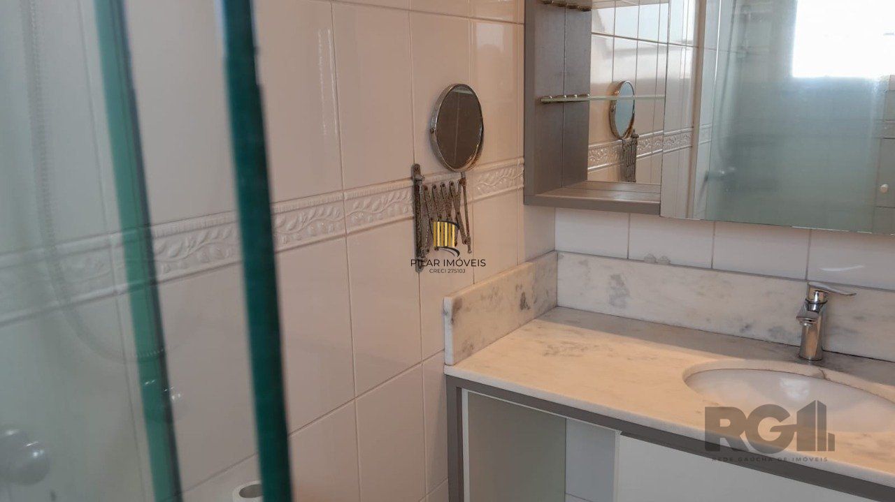 Apartamento semi- mobiliado 02 dormitórios, 01 suíte,andar alto,na Cidade Baixa