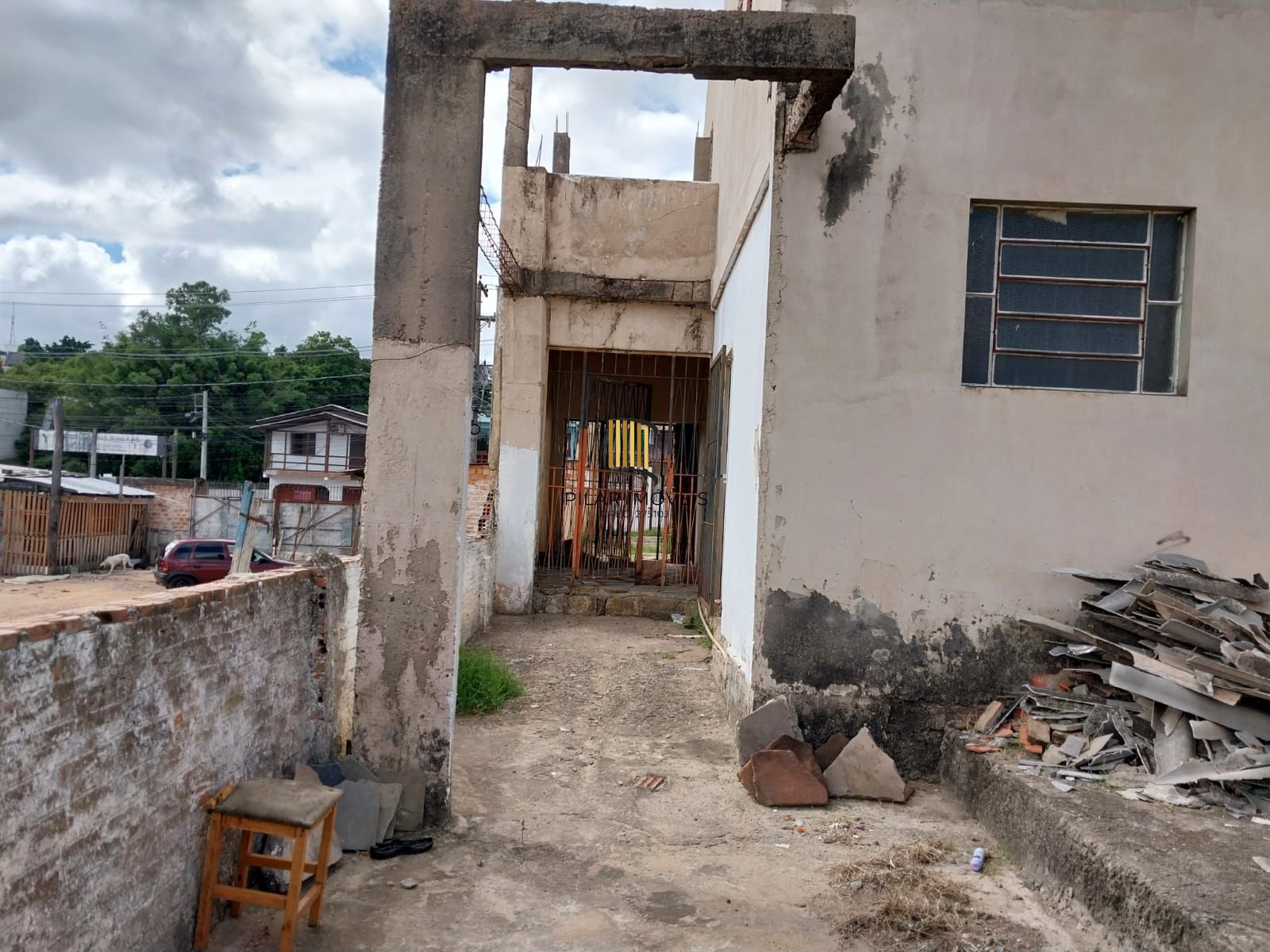 Terreno com prédio, Oportunidade excelente para construir Edifício