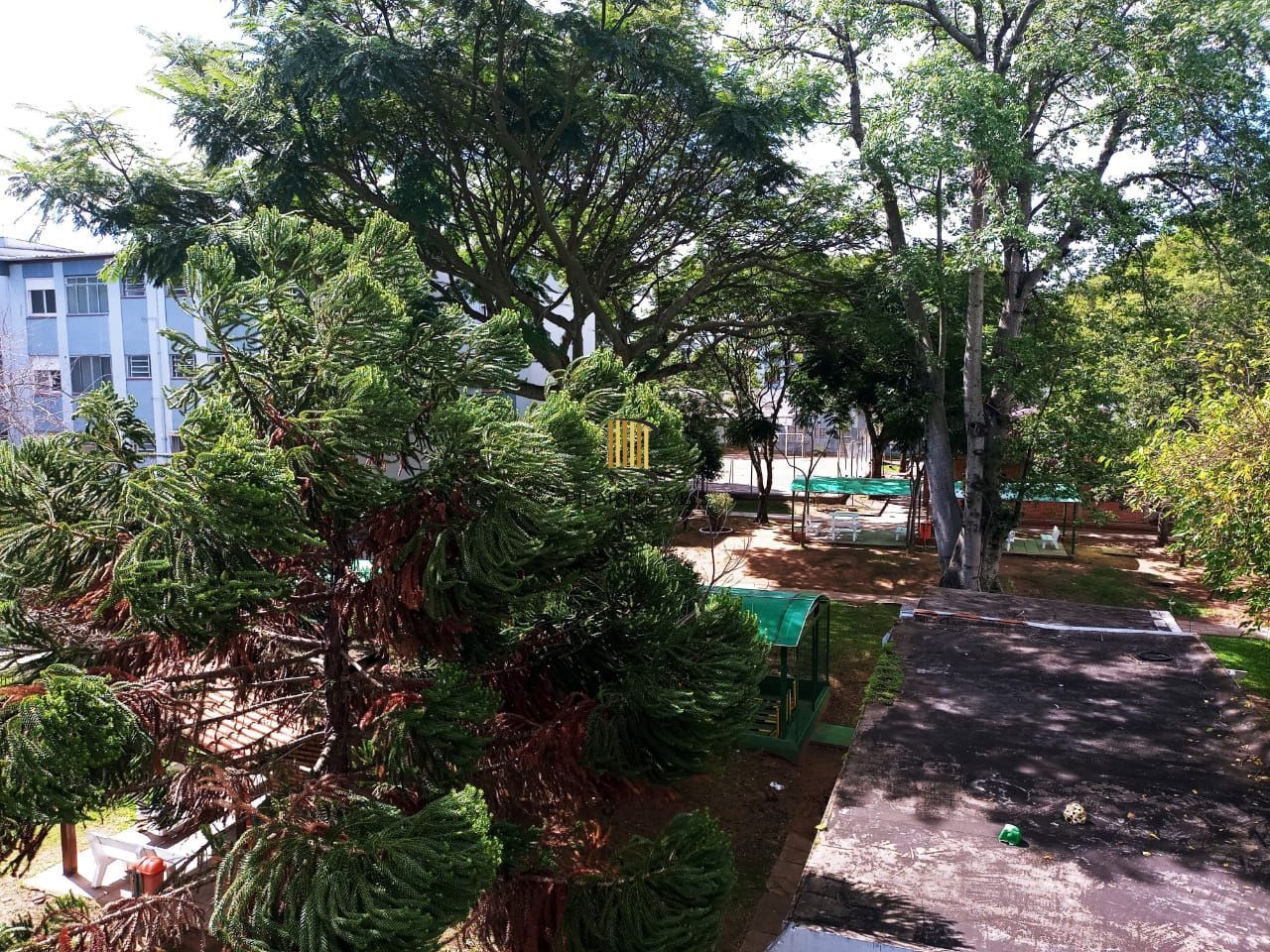 Apartamento com 2 Quartos,com box,no Bairro Humaitá