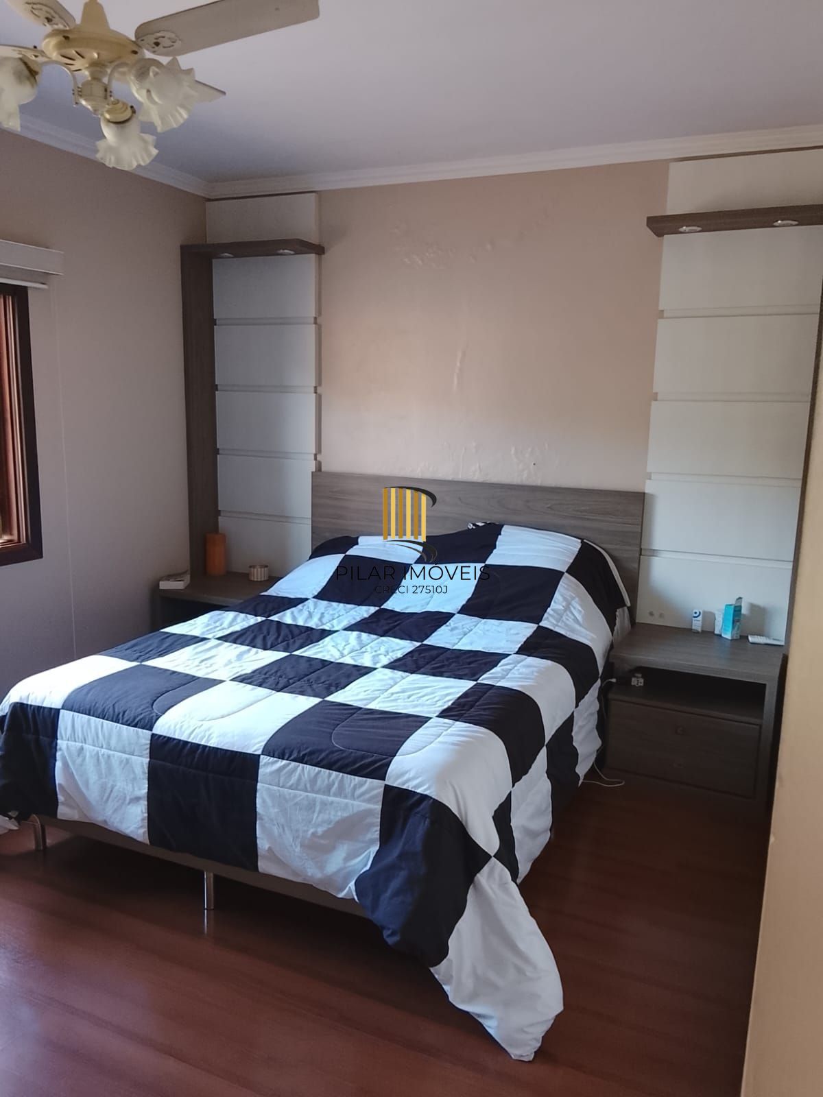 CASA / SOBRADO 5D e 10 vagas 3 Banheiros - Pátio enorme c/ Jacuzi e Pergolado - Living 3 ambientes - Sta Teresa