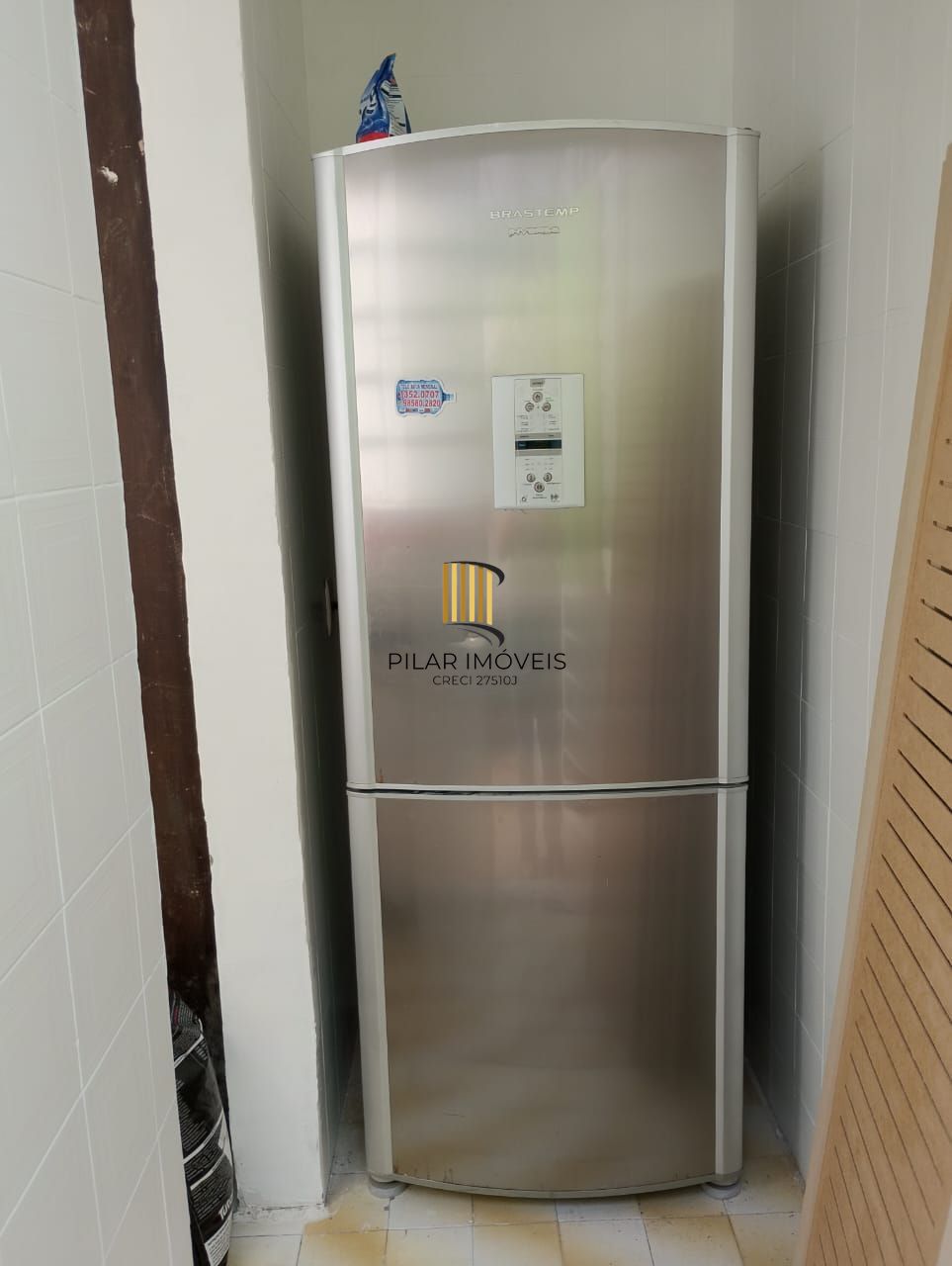 Apartamento térreo, com pátio na Rua Chile Bairro Jardim Botânico,ótimo local