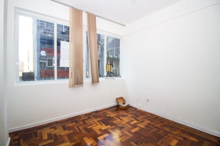 Oportunidade Sala Comercial Centro Frente andar Alto, Preço ATRATIVO.