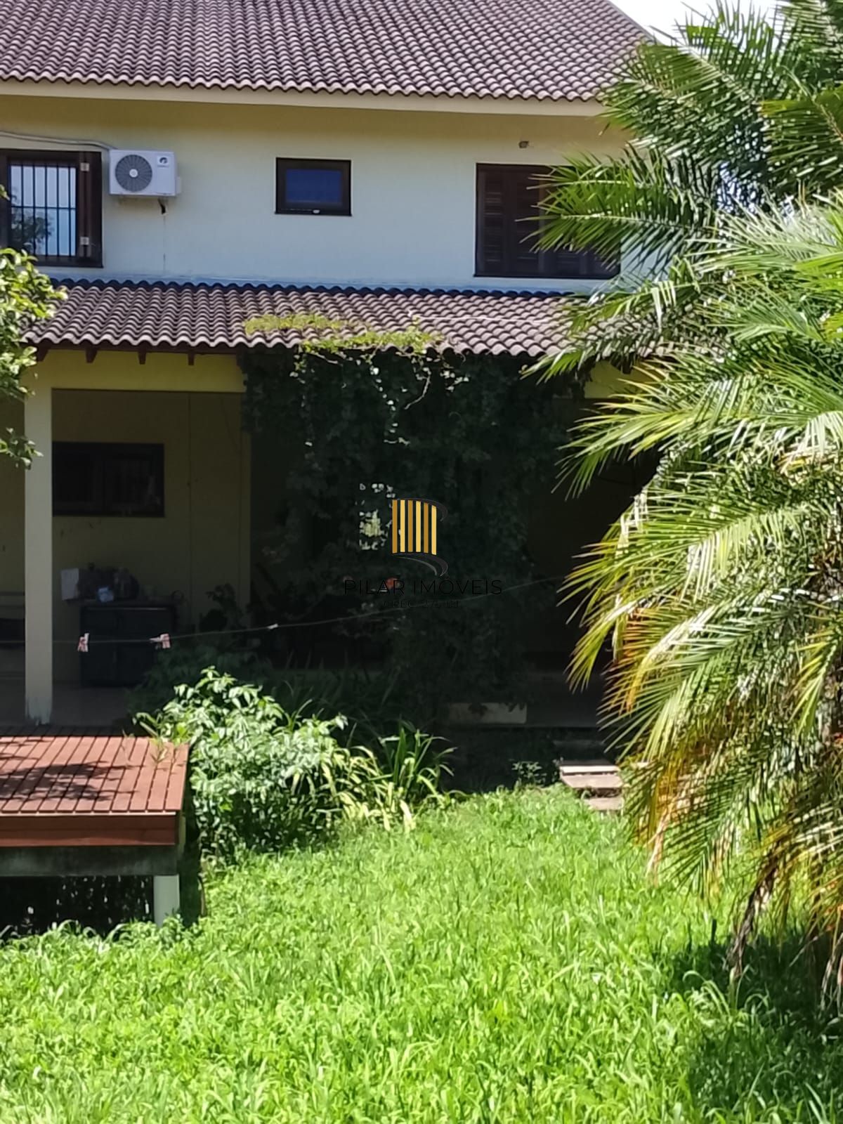CASA / SOBRADO 5D e 10 vagas 3 Banheiros - Pátio enorme c/ Jacuzi e Pergolado - Living 3 ambientes - Sta Teresa