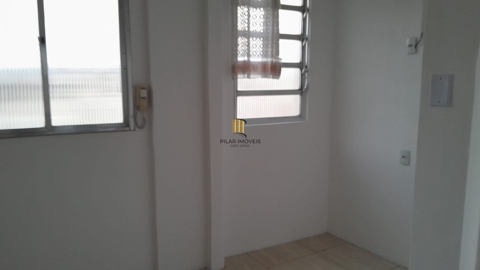 Excelente e amplo apartamento 2D desocupado na Cidade Baixa, Porto Alegre, Preço Atrativo.