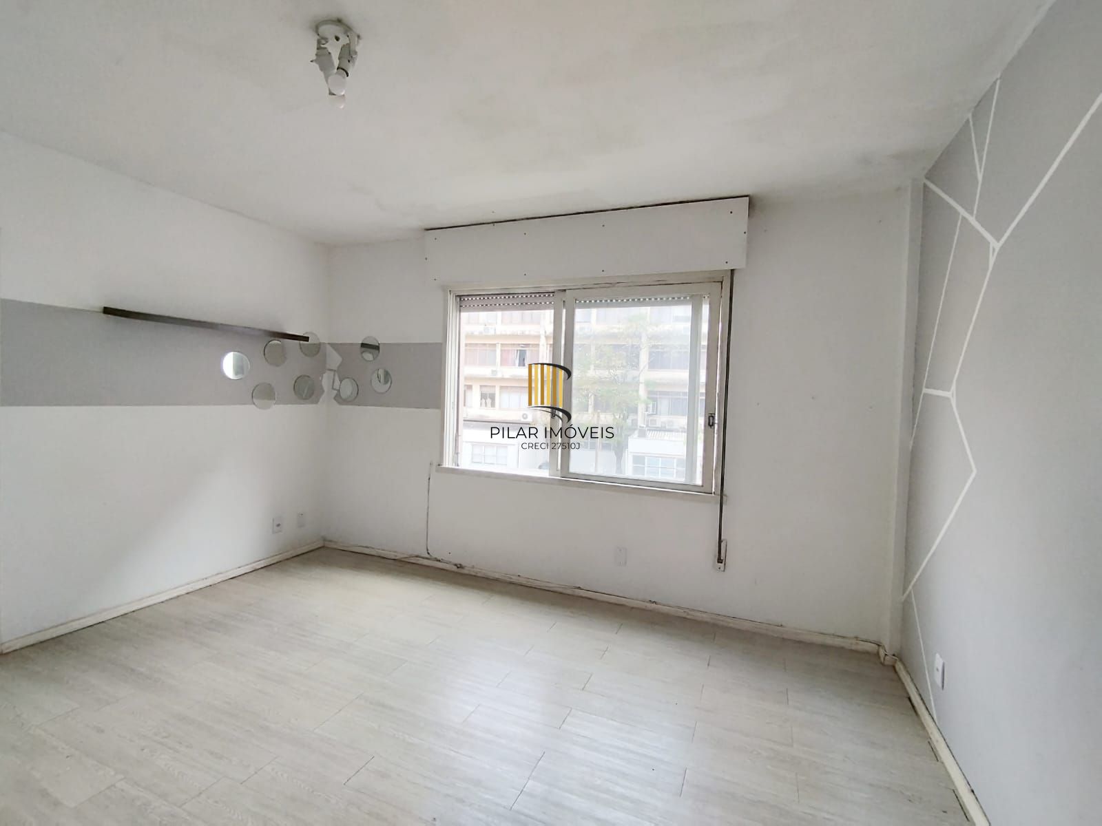 Excelente ap 1D com Suíte, cozinha planejada e banheiro reformado. Lima e Silva, centro P. Alegre - Pilar Imóveis