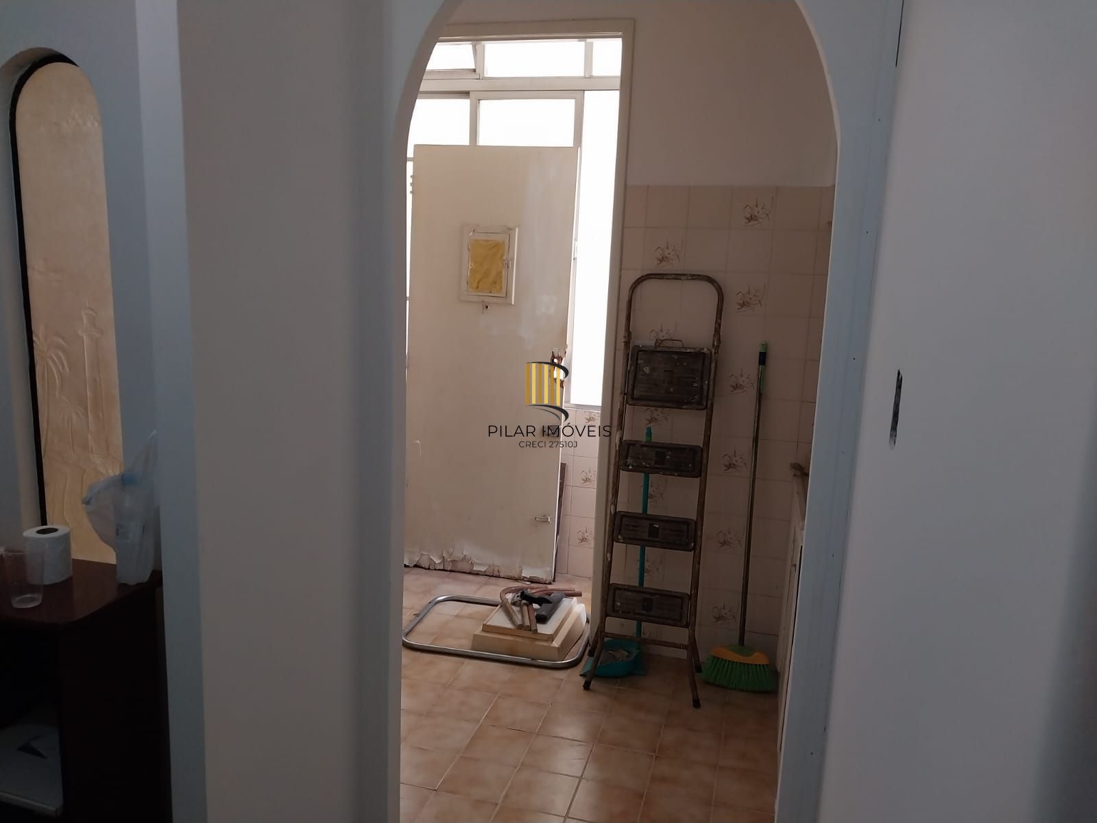 Oportunidade, partamento 1 dorm. demais peças, Trav. do Carmo.