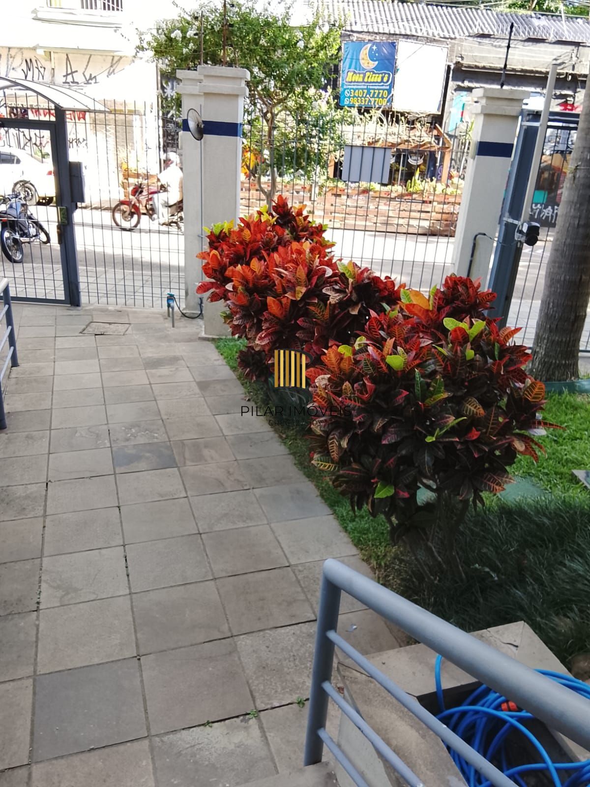 Excelente Apartamento 3D, transformado em 2D, closet mobiliado c/ vaga - Cidade Baixa - Preço Atrativo