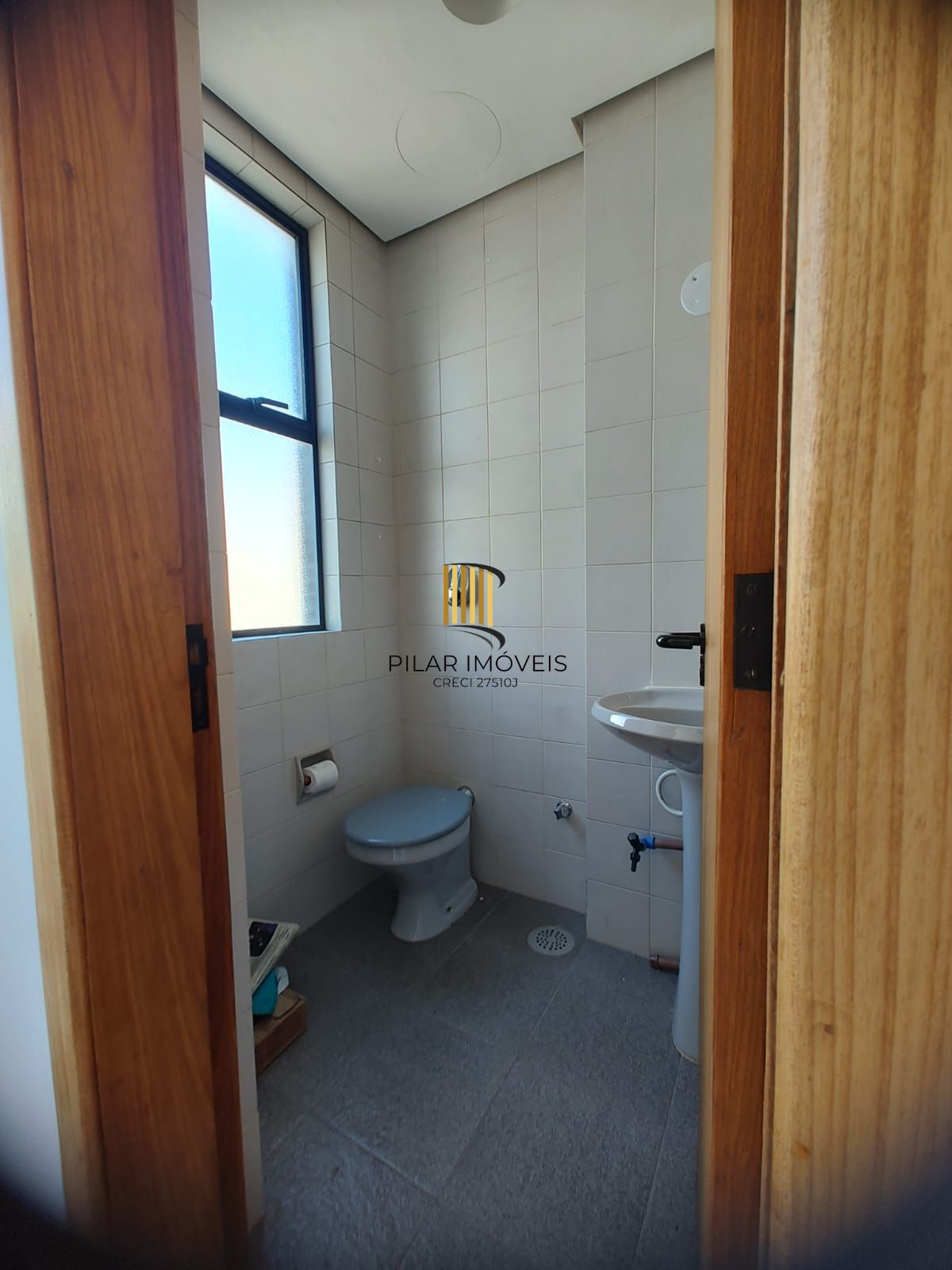 Salão comercial no bairro Menino Deus