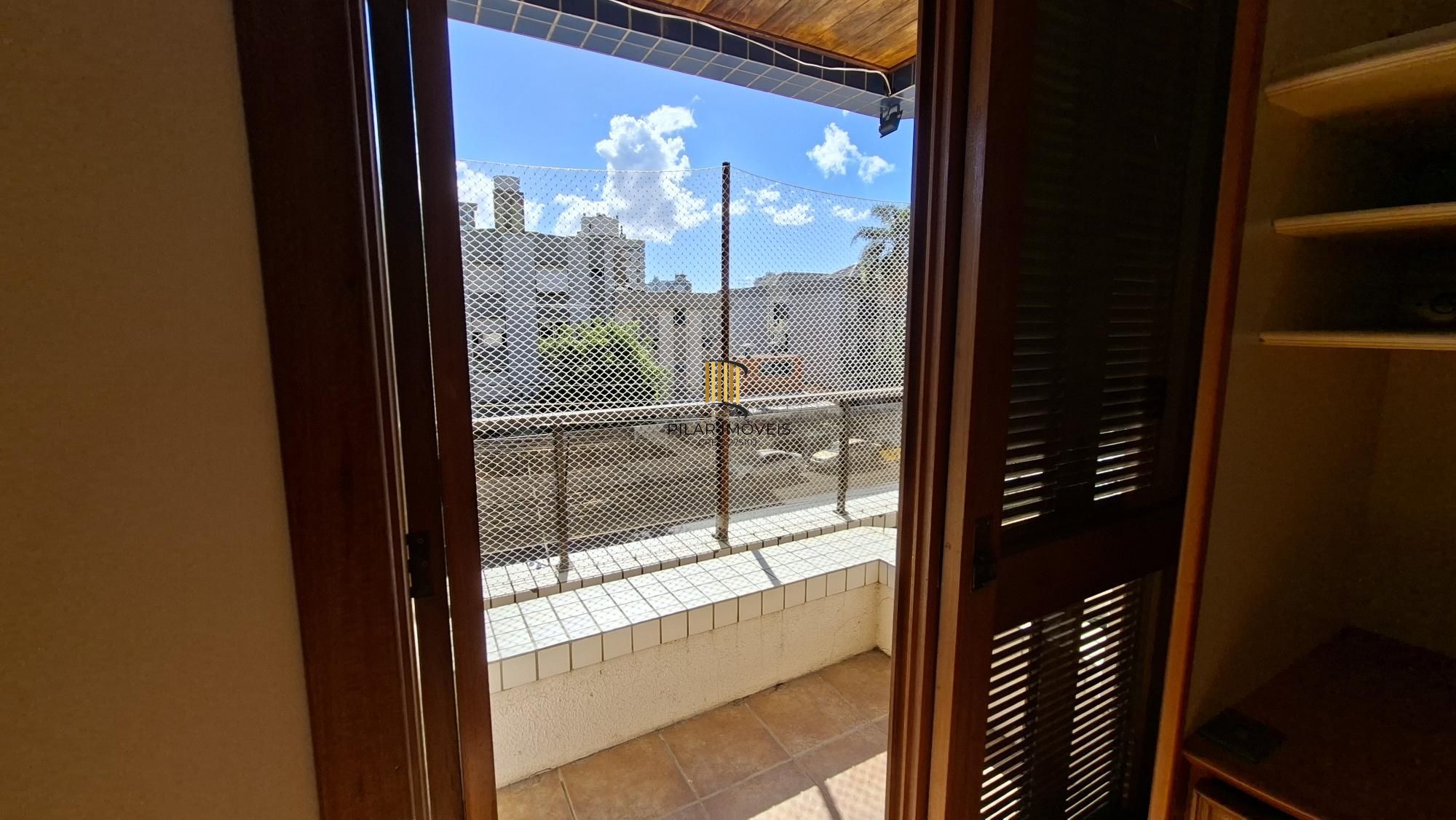 Apartamento com sacada e suite