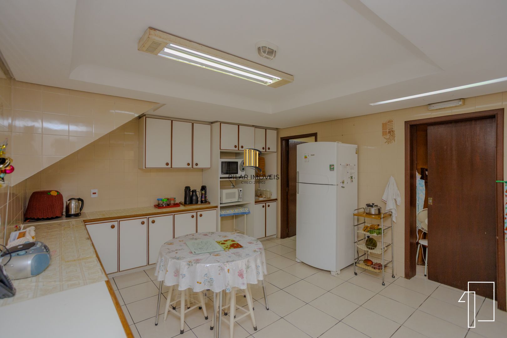 Oportunidade sobrado 2/3 pisos com 21D e 19 suítes - Jdm Botânico - P. Alegre.