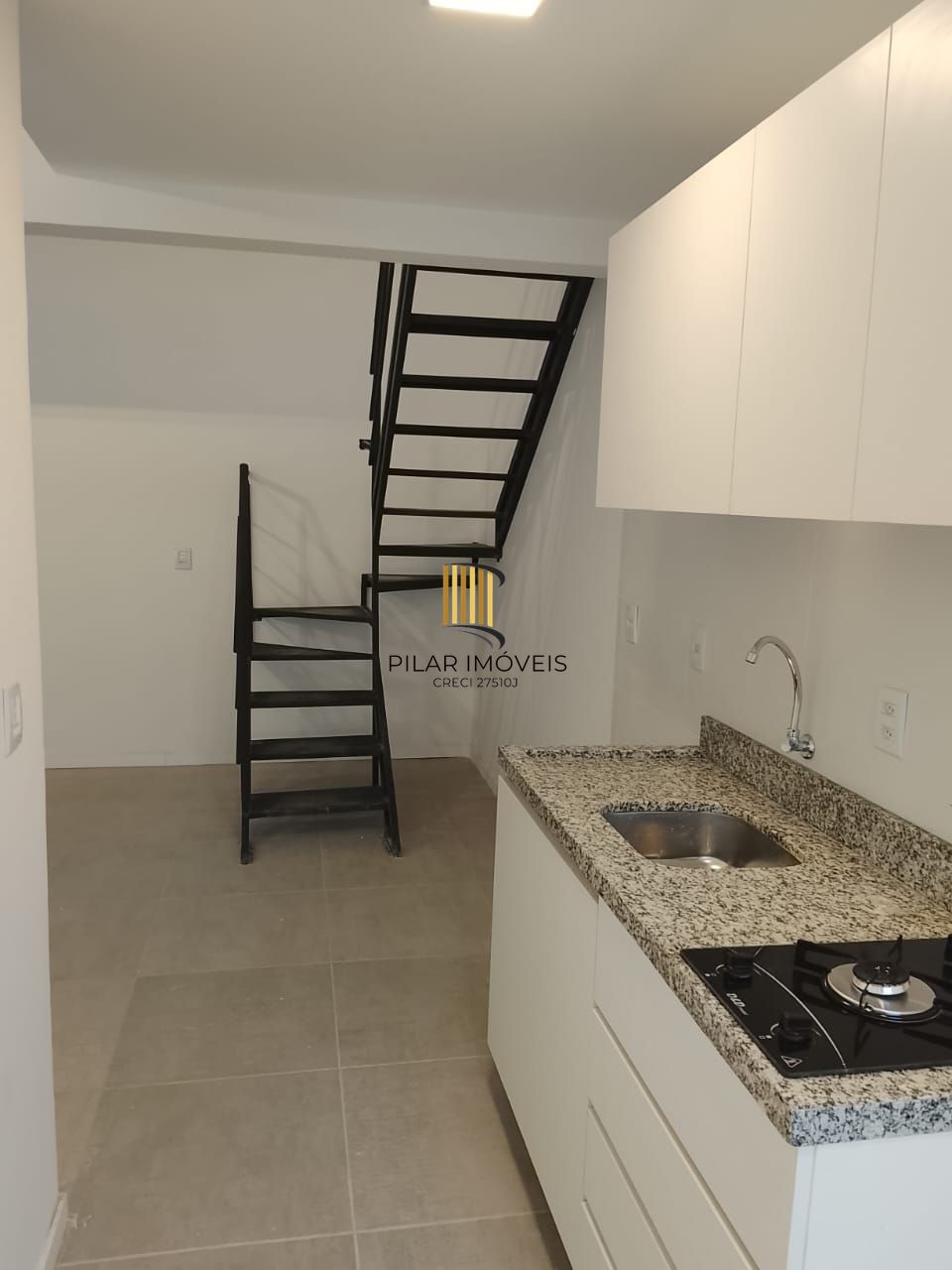 DUPLEX 1D NA CIDADE BAIXA MEZANINO COM CLOSET