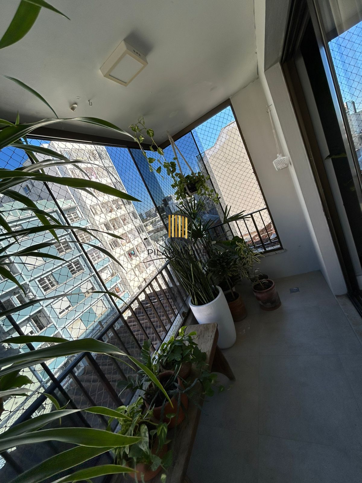 **Apartamento Semi-mobiliado,Sacada no Centro Histórico de Porto Alegre**