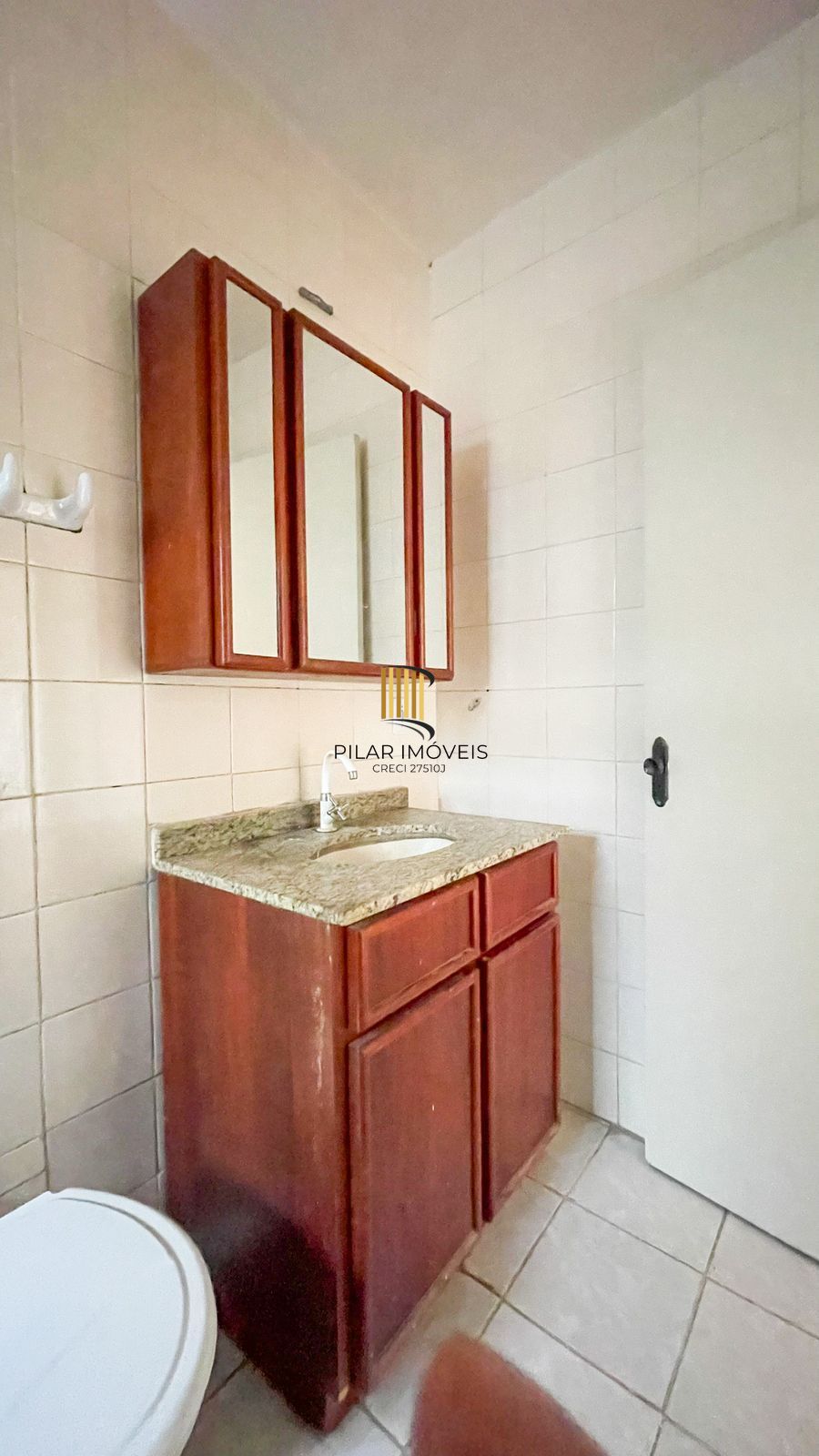 Localização e Oportunidade, apart. 2 Dorm. 2 Banh. Área de serv. Dep. ou outro quarto.