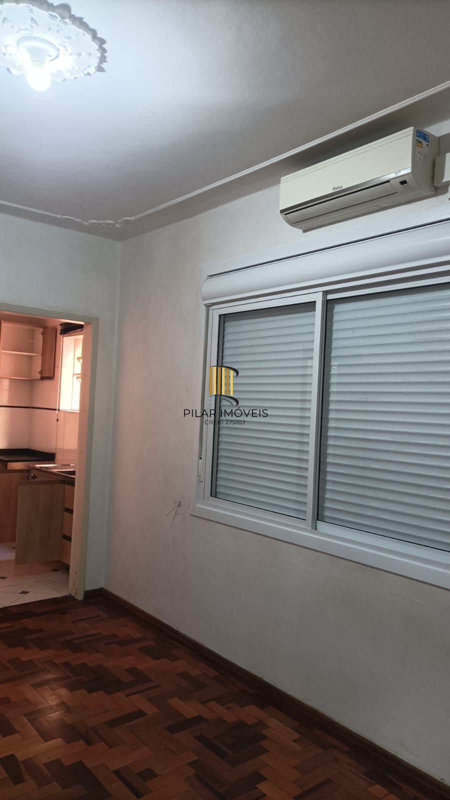 JK / Kitnet AMPLO Cidade Baixa - 1 lance de escada Preço atrativo