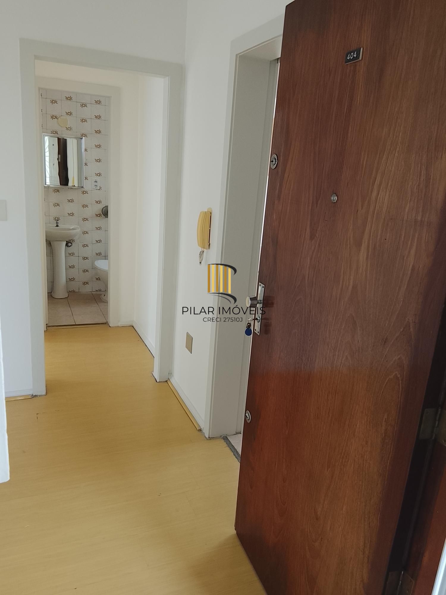 Excelente apto Lateral. 1D, sala, coz, área de serv. banh. Preço Atrativo!