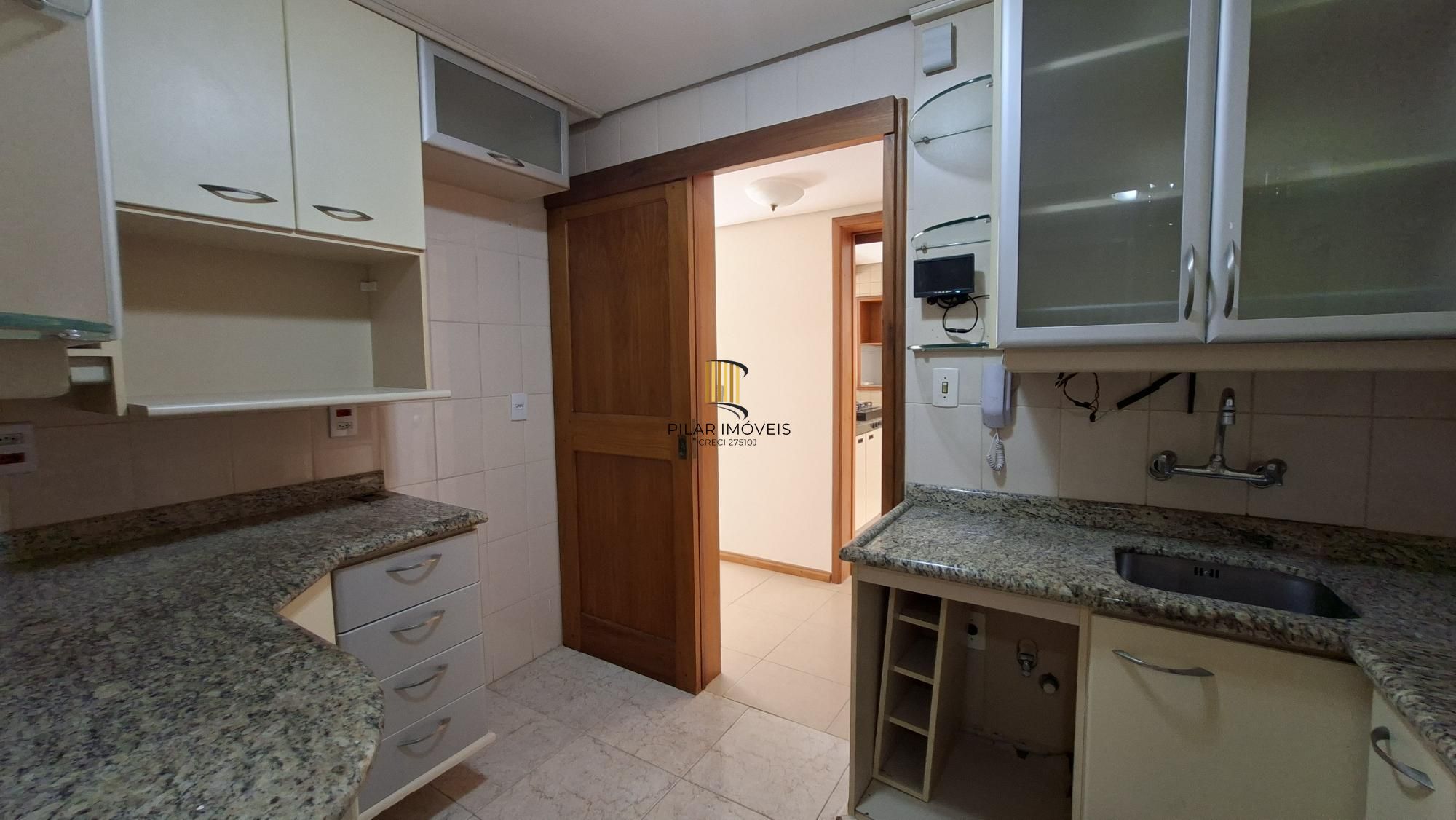 Apartamento com sacada e suite