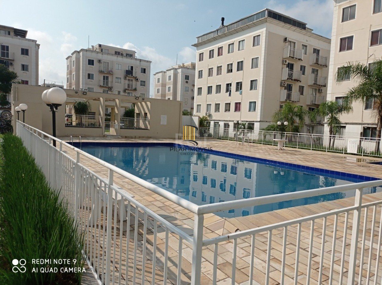 Apartamento com 3 dormitórios, com sacada, no bairro Santos Dumont em São Leopoldo. Condomínio com infra completa, incluindo piscinas adulto e infantil, segurança e portaria 24h.