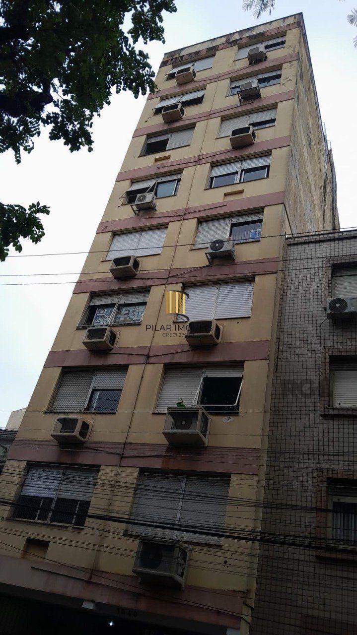 Ótimo Jk,totalmente reformado,desocupado,prédio com elevador,na Cidade Baixa