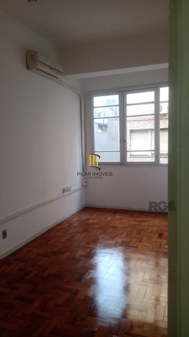 Apartamento no Centro Histórico ,2 dormitórios,desocupado