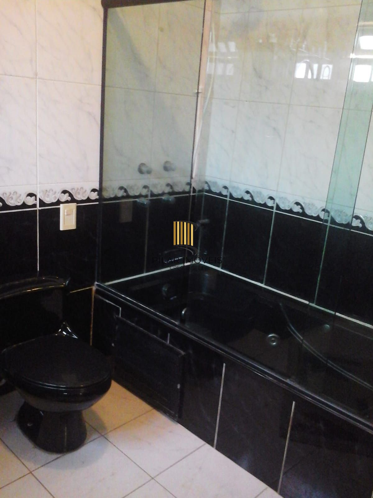 Casa 2 pisos com piscina e hidromassagem